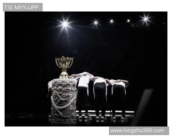 手机屏幕碎裂的足球明星如何在逆境中重拾信心与荣耀