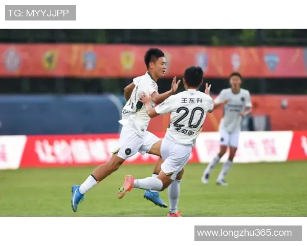 成都篮球队以67分领跑城市联赛积分榜展现强劲实力和团队合作精神