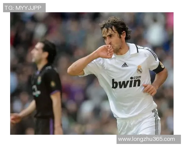 日本足球明星浩斯的传奇之路与未来展望解析 日本足球明星浩斯的传奇之路与未来展望解析