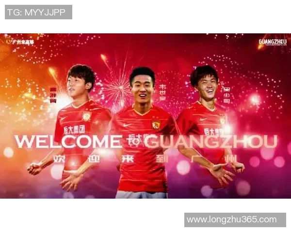 足球明星化身短视频达人展现球场外的幽默与才华