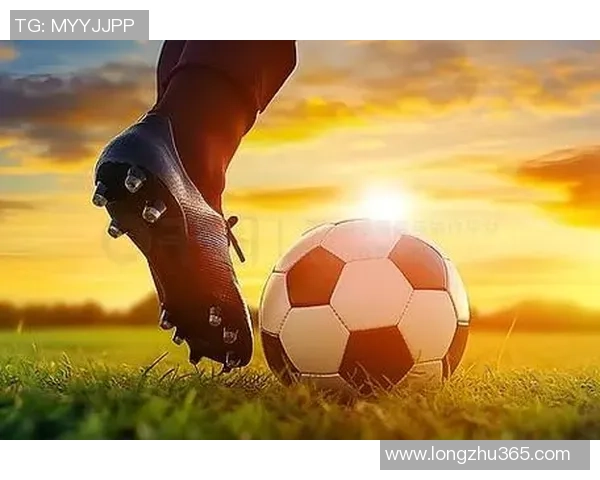 足球明星简约风格图片欣赏与分享让我们一起领略球场上的魅力与风采 足球明星简约风格图片欣赏与分享让我们一起领略球场上的魅力与风采